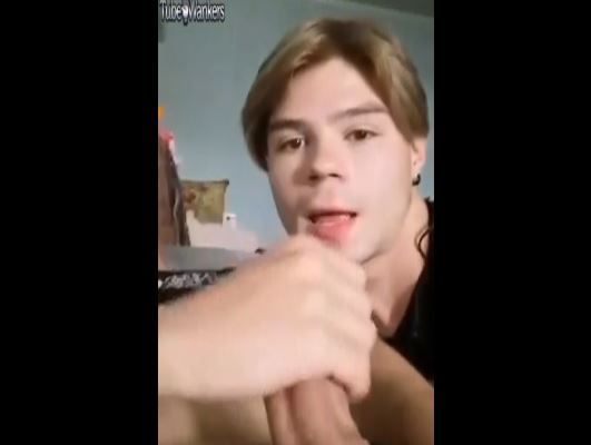 Dominik from Slovakia likes to lick cumming dick